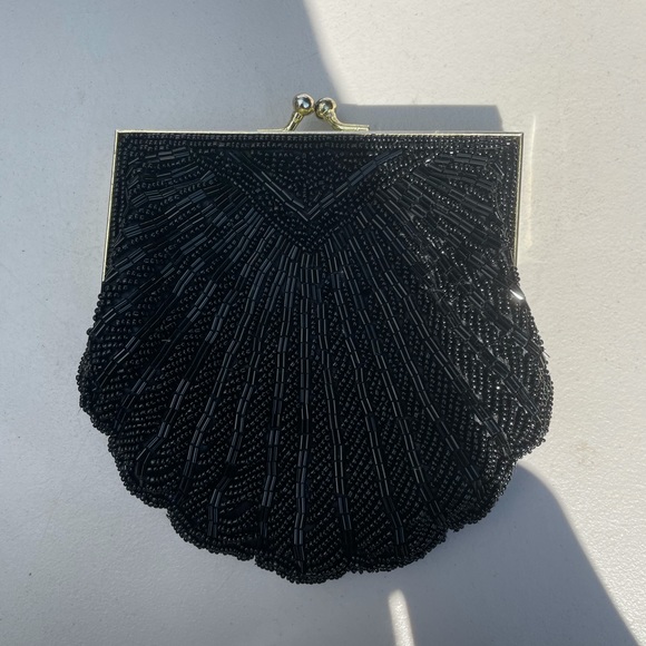 Vintage black beaded shell purse - Picture 2 of 2